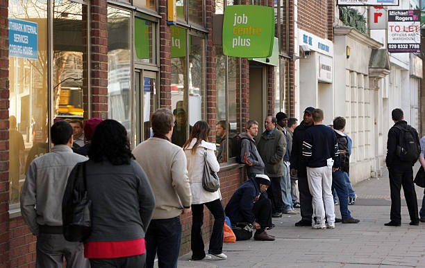 job-seekers-queue-outside-a-jobcentre-plus-branch-in-london-bridge-on-picture-id85477878.jpeg