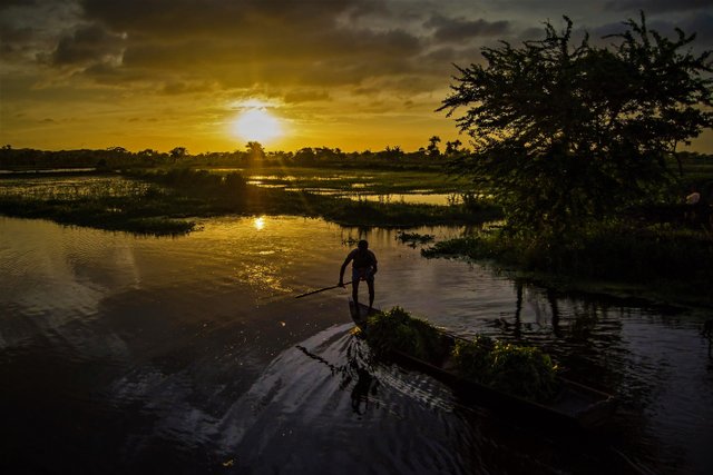 A_sunset_in_Bangladesh.jpg