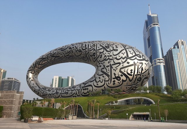 Museum_of_the_future,_Dubai.jpeg