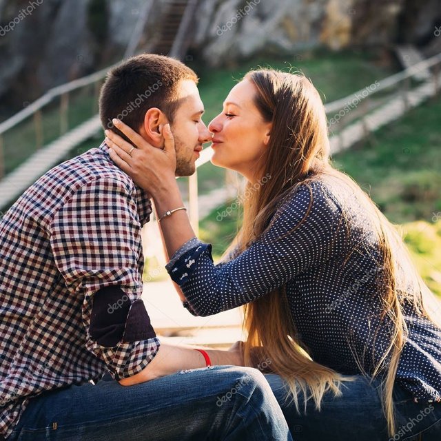 depositphotos_169402410-stock-photo-pretty-long-haired-girl-kissing.jpg