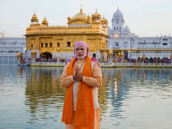 24-1427172502-narendra-modi-golden-temple.jpg