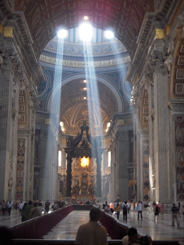 800px-Crepescular_rays_in_saint_peters_basilica.JPG