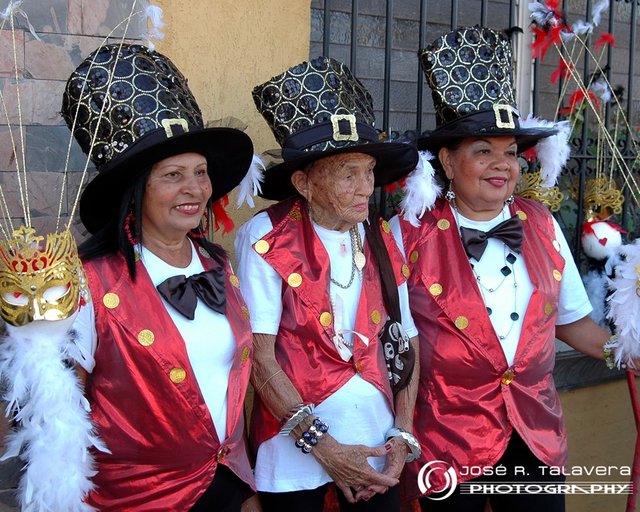 las muchachonas.jpg