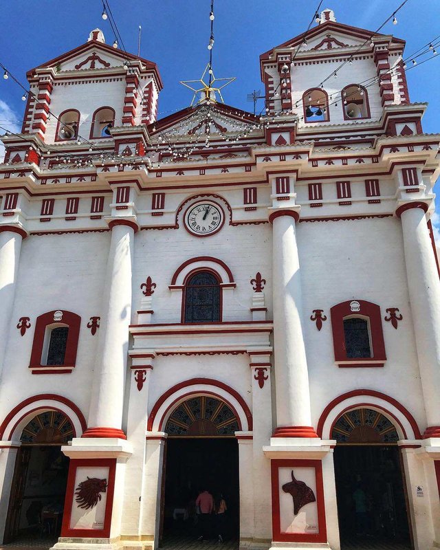 iglesia-de-guatape-colombia.jpg