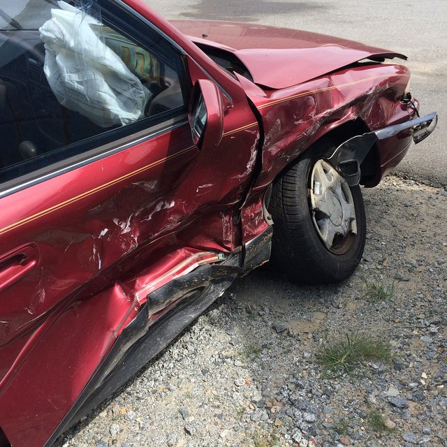 car-accident-1660670_1280.jpg