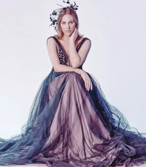 meryem-uzerli-202003-1614584864-300x344.jpg