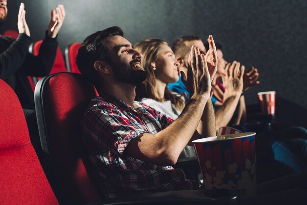 people-applauding-film_23-2147803834.jpg