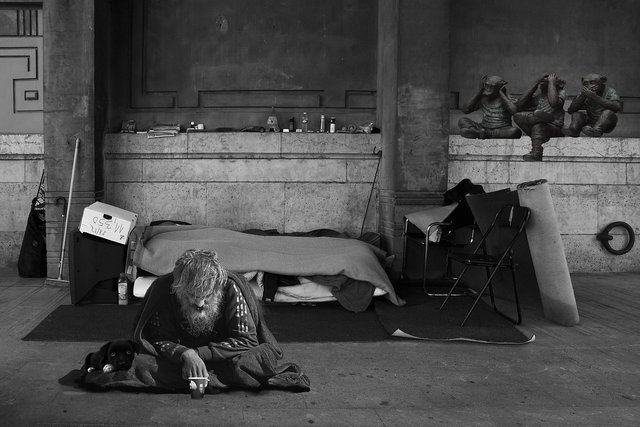homeless-man-2653445_1280.jpg