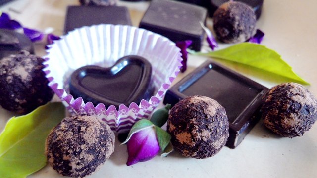 The Art of Creating raw Chocolate.jpg