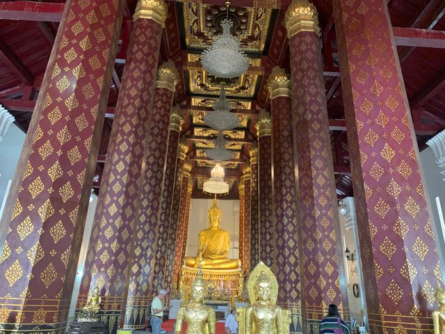 Wat Na Phra Meru8.jpg