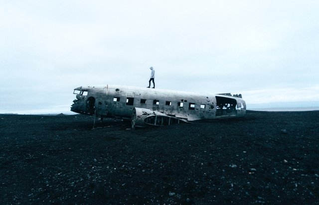 abandoned-aircraft-airplane-919606.jpg