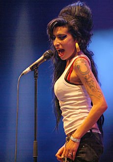 230px-Amy_Winehouse_f4962007_crop.jpg