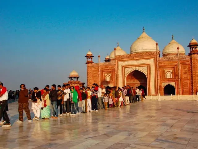 taj-mahal-india-red-fort.webp