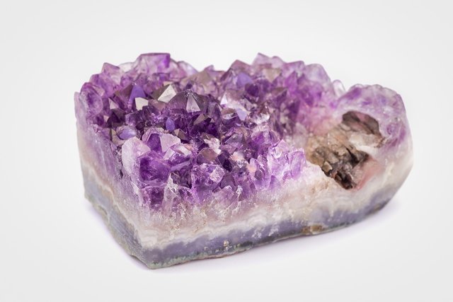 amethyst-3328161_1280.jpg