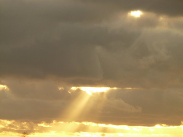 clouds-16088_1920.jpg