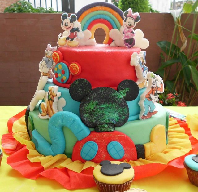 torta la casa de mickey mouse.jpg