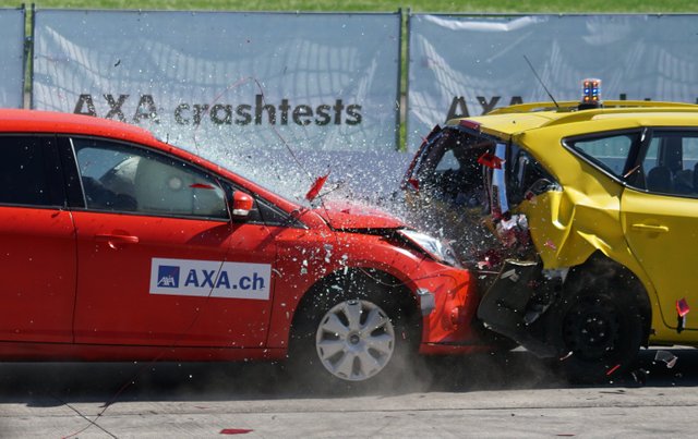60-km-h-accident-airbag-163016.jpg