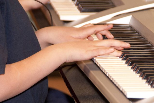 KBFingersonkeyboard.jpg