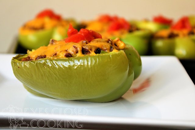 EyesClosedCooking-CheesyBeefStuffedBellPeppers---05.jpg