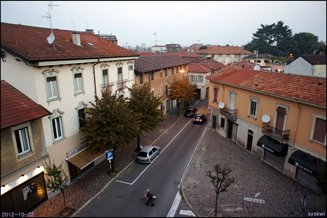 b-EU121022-144236.jpg