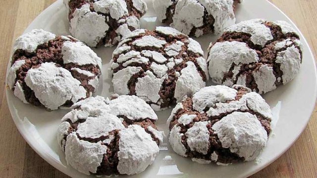 Chocolate-powdered-sugar-cookies-848x477.jpg