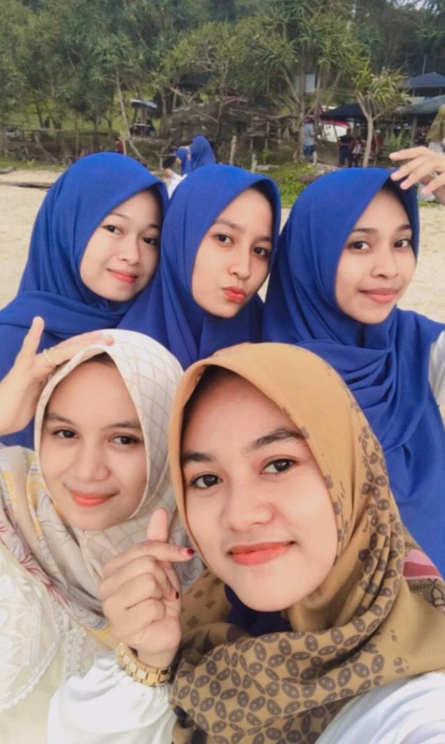 Moment pantai.jpg