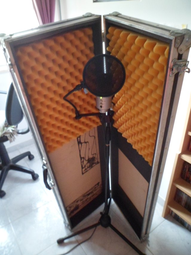 Vocal booth teclado.JPG