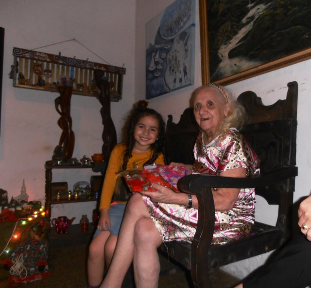 angella y abuela pina.jpg