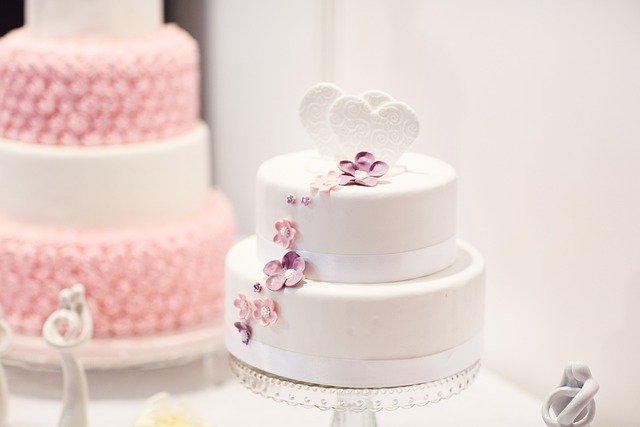 wedding-cake-1704427_640.jpg