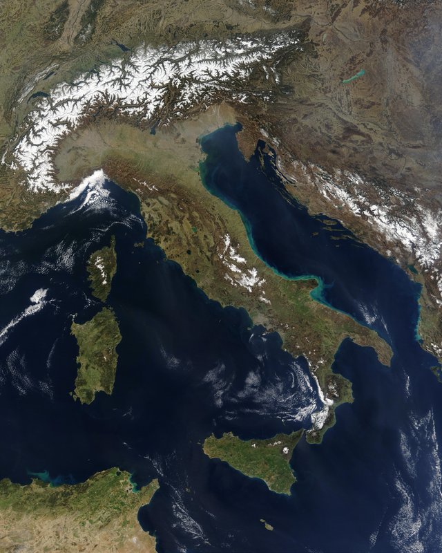 Satellite_image_of_Italy_in_March_2003.jpg