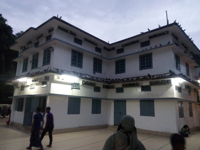 Sahajal Majar Rite Side Building Night Picture.jpg