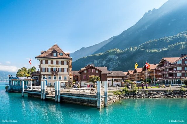 Iseltwiald-village-on-Brienz-lake-in-Switzerland.jpg