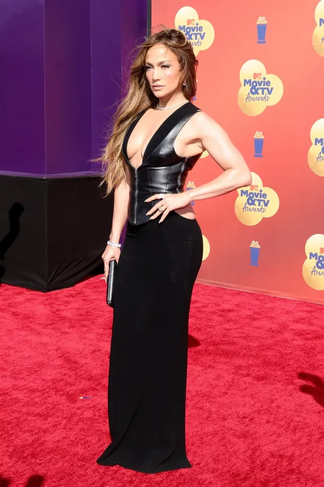Jennifer-Lopez-at-2022-MTV-Movie-TV-Awards (3).webp