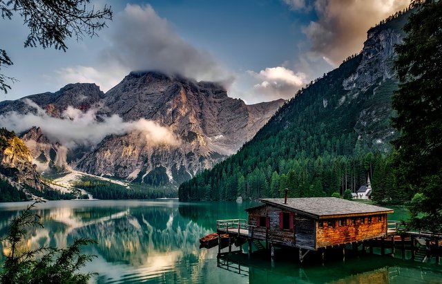 Pragser Wildsee Lake.jpg