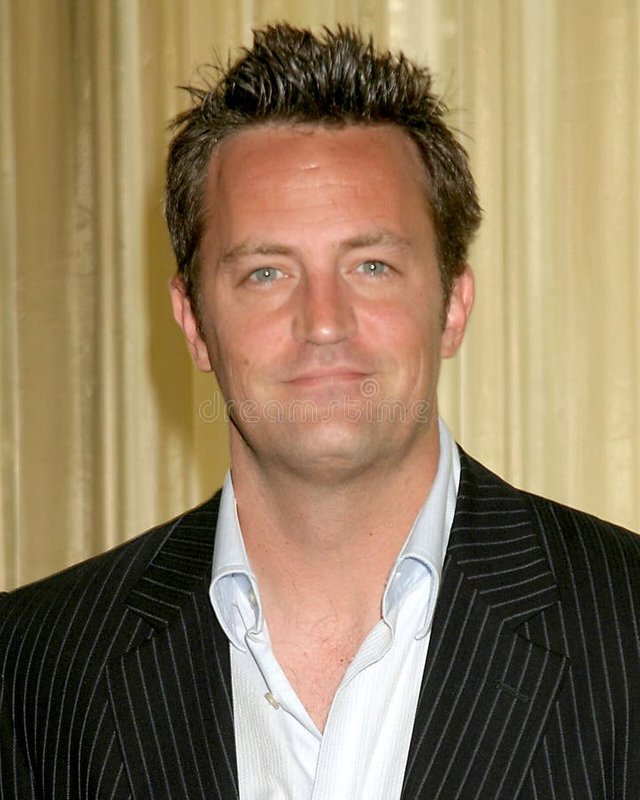 matthew-perry-arriving-luncheon-as-afi-associates-honors-arquette-family-th-annual-platinum-circle-award-regent-beverly-wilshire-30075888.jpg