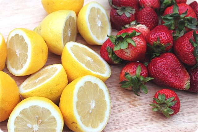 strawberries-nd-lemons.jpg