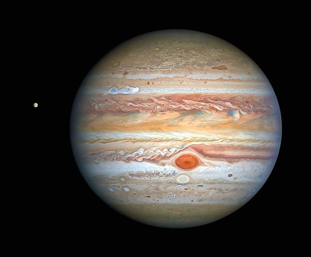 640px-Hubble_captures_crisp_new_image_of_Jupiter_and_Europa_50354436493-1.jpg