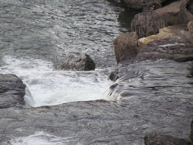 20111002 Waterfall att Rock Island StatePark.jpg