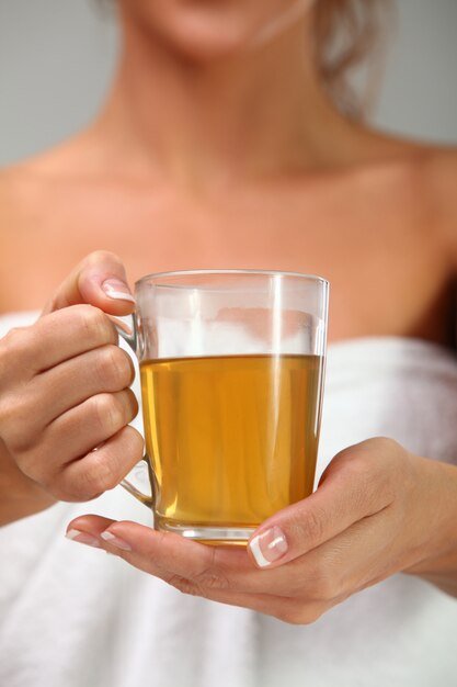 herbal-tea-woman-s-hands_144627-3539.jpg