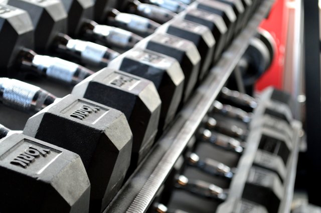 Dumbbells-Gym-Weight-Lifting-Exercise-Fitness-375472.jpg