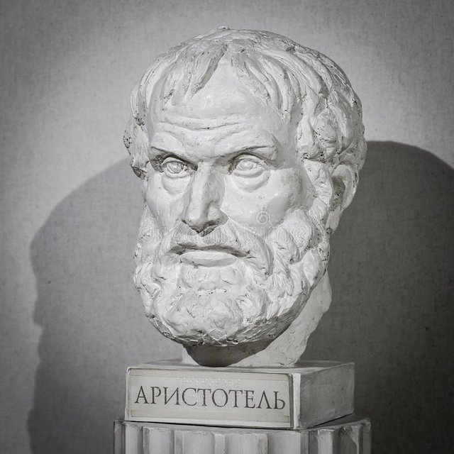 filósofo-aristotle-sculpture-55899747.jpg