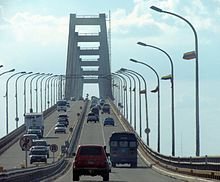 220px-Crossing_the_bridge_over_Maracaibo_Lake.jpg