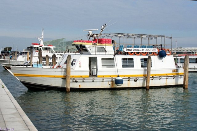 b-EU121017-210744.jpg