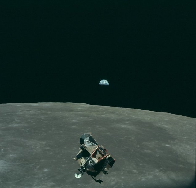 earth-moon-and-lunar-module-as11-44-6643.jpg