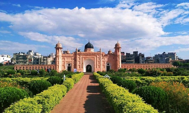 Lalbag_Fort_Front.jpg