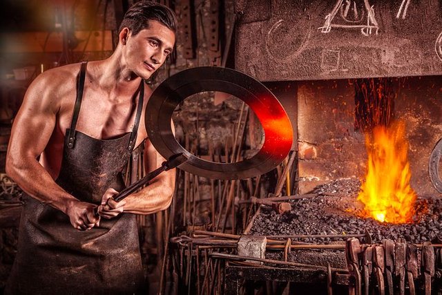 blacksmith-2740128__480.jpg