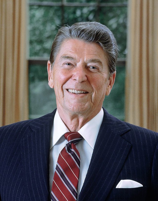 800px-Ronald_Reagan_1985_presidential_portrait_(cropped).jpg