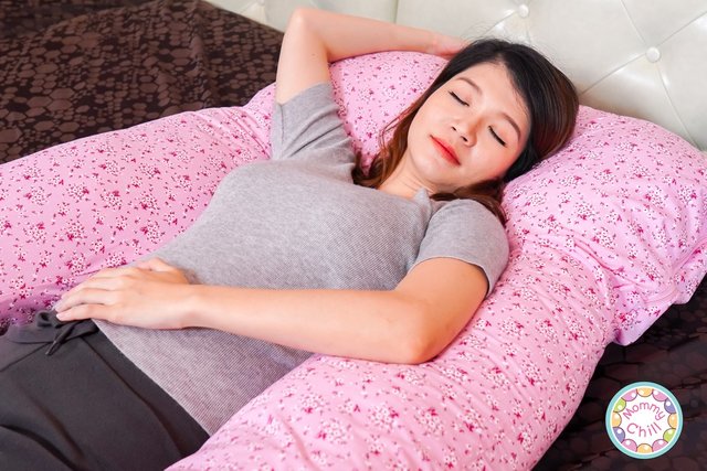 Pregnant Pillow.jpg