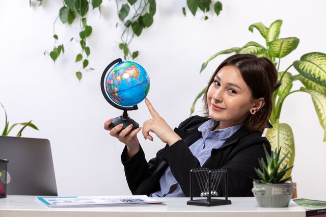 front-view-beautiful-young-businesswoman-black-jacket-blue-shirt-observing-little-globe-smiling-front-table-business-job-office_140725-15843.jpg