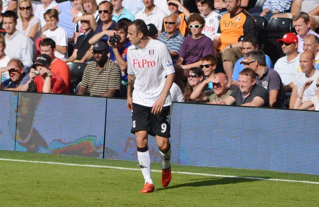 2048px-Dimitar_Berbatov_Fulham_v_WBA_2.jpg